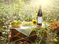 Piknik z jabłkami i winem domowym. Idealne składniki, by dowiedzieć się, jak zrobić wino z jabłek.