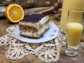 Pyszny deser z pomarańczą i likierem. Idealny na specjalne okazje, a przepis na likier pomarańczowy jest prosty.