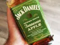 Jack Daniel's Tennessee Apple - świetny wybór! Pij go solo, z lodem lub z colą. Idealny na każdą okazję.