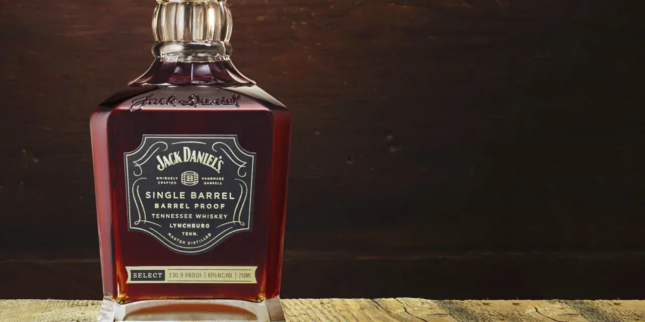 Butelka Jack Daniel's Single Barrel. Wyjątkowy smak, który przenosi wprost do Lynchburga.