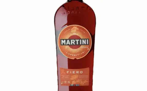 Butelka Martini Fiero, idealna do drinków z Aperolem.