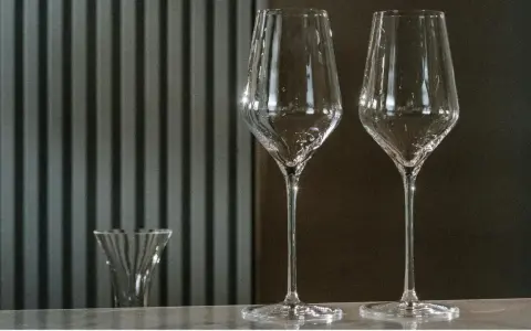 Eleganckie kieliszki do prosecco, idealne na specjalne okazje.