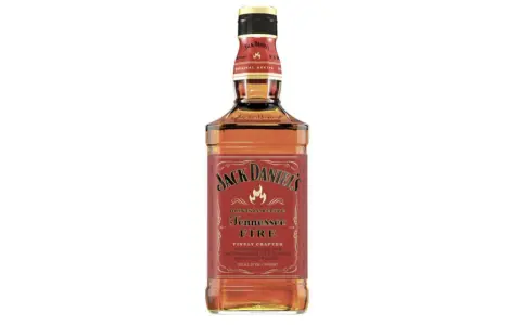 Butelka Jack Daniel's Fire. Idealny do picia solo lub z colą.