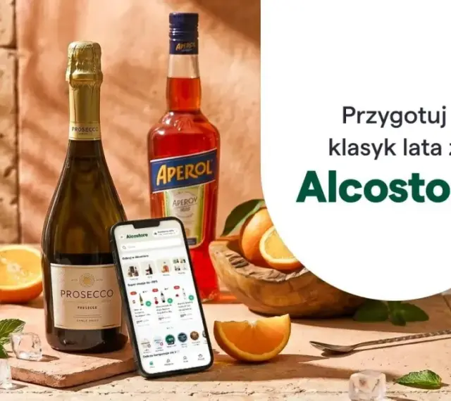 Butelka Aperolu, Prosecco, pomarańcze i telefon z aplikacją Alcostore. Idealne składniki, by przygotować drinki, z czym pić Aperol.