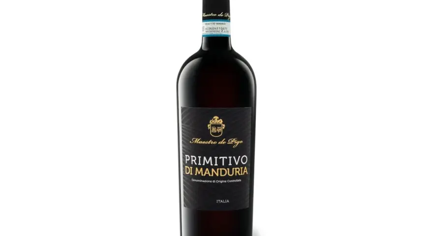 Butelka czerwonego, wytrawnego wina Primitivo di Manduria Maestro de Pigo. Idealne do kolacji.