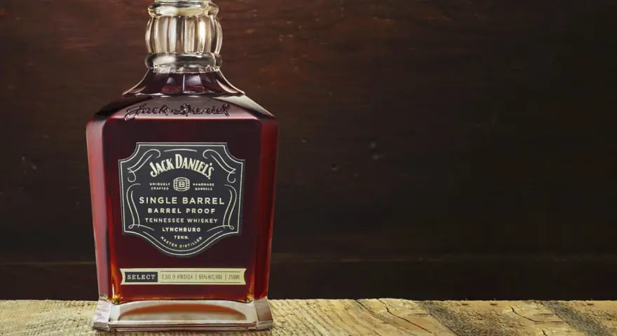 Butelka Jack Daniel's Single Barrel. Wyjątkowy smak, który przenosi wprost do Lynchburga.
