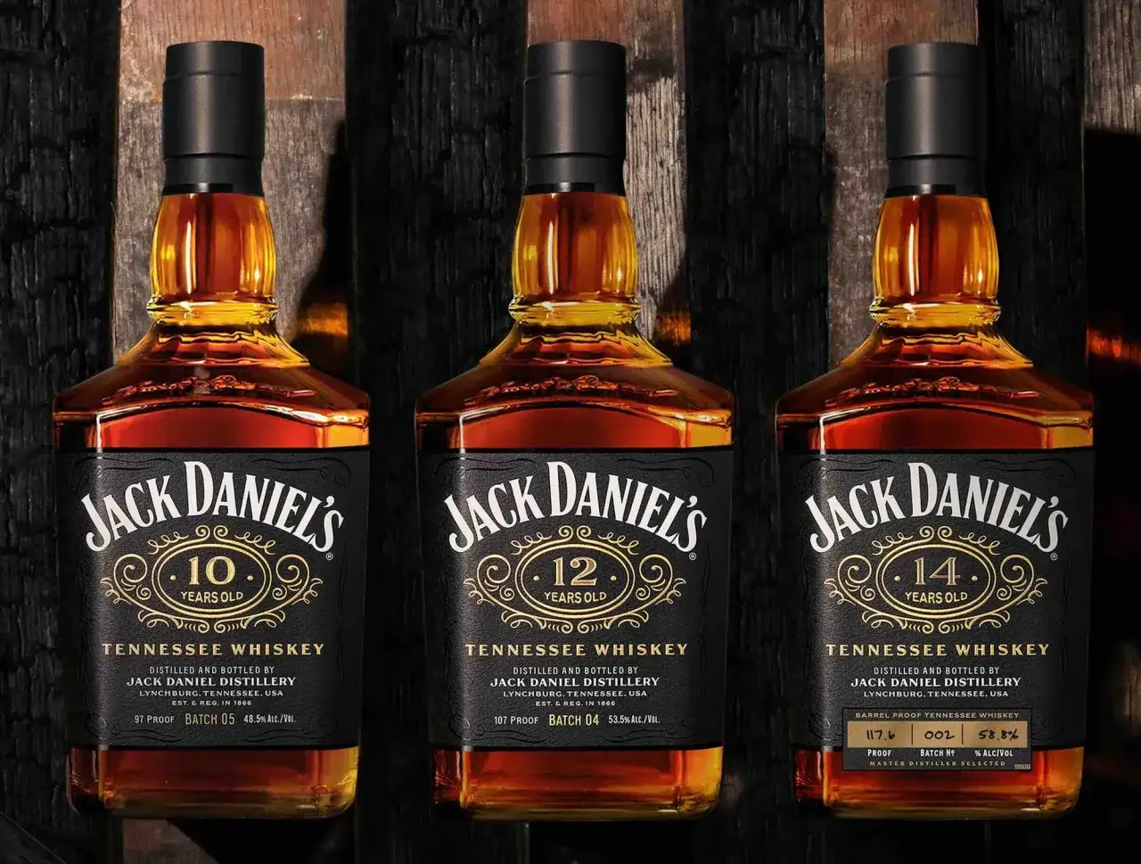 Trzy butelki Jack Daniel's: 10, 12 i 14-letniej, każda z unikalnym smakiem.