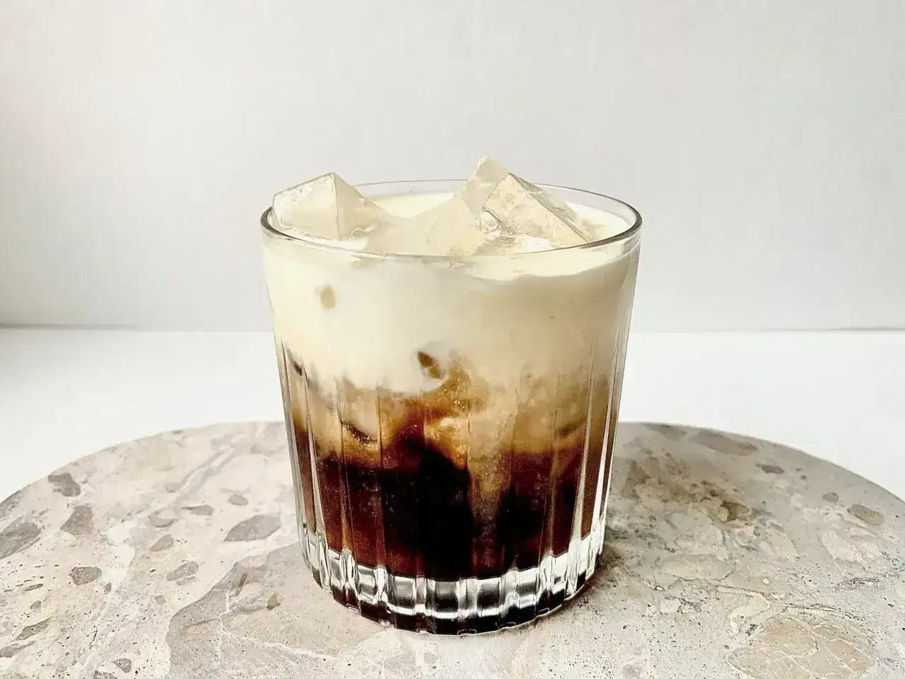 Kremowy drink z lodem, idealny jako likier 43 zamiennik.